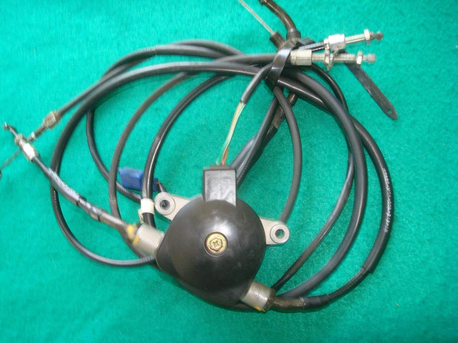 Goldwing GL1500  Cruise control actuator with cables