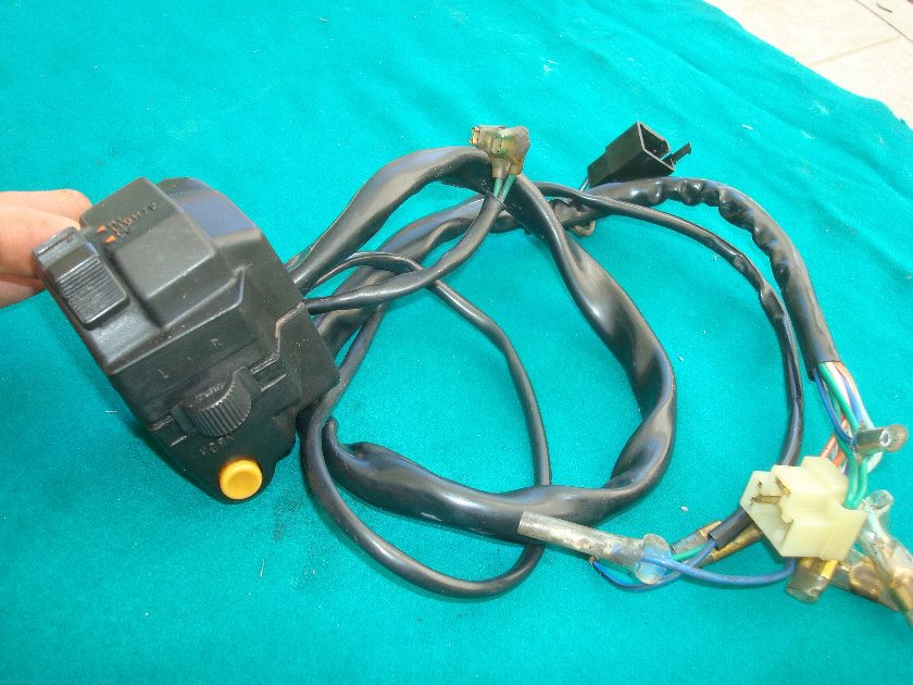 Goldwing GL1100 83 Auto cancel direction control switch: '83 ONLY