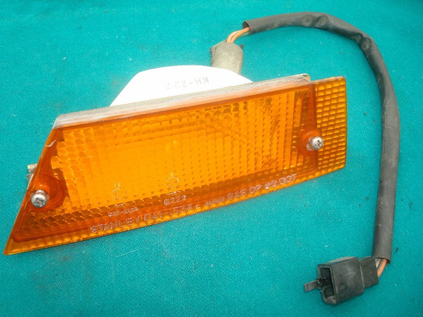 Goldwing GL1200 84 to 87 LEFT Signal light housing ++
