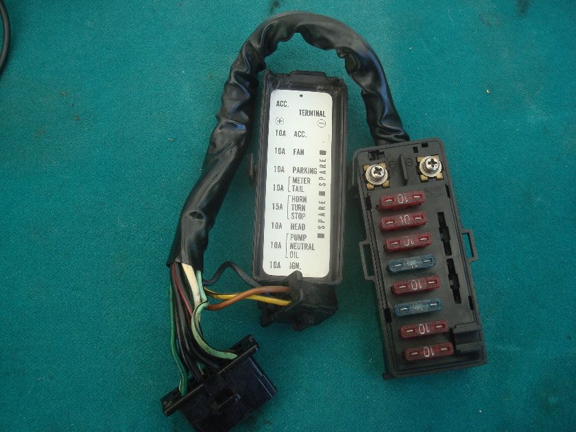 Goldwing GL1200 85 Fuse box 38000-MG9-405