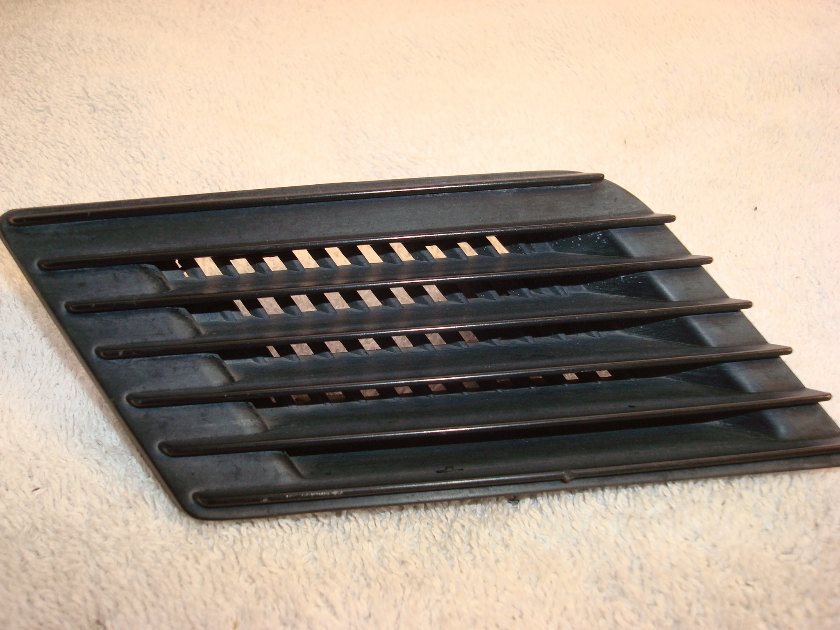 Goldwing GL1200 84 fairing vent inlet grille RIGHT