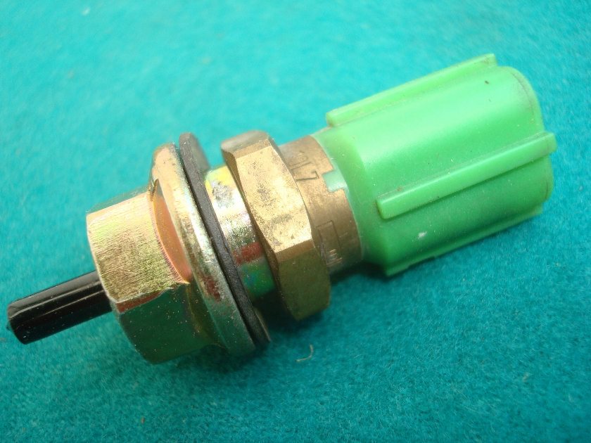 Goldwing GL1500 88 to 00 Air box air sensor