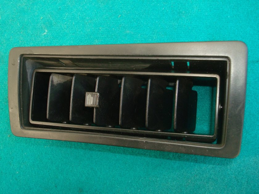 Goldwing GL1200 84 to 87 Vent, upper, RIGHT