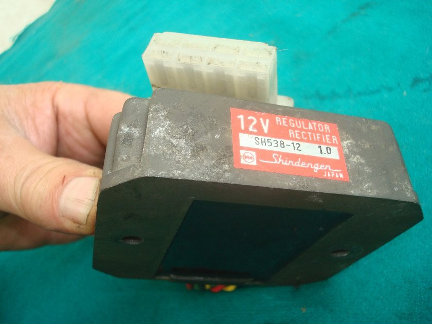 Goldwing GL1200 84 to 87 Voltage regulator rectifier (#2)