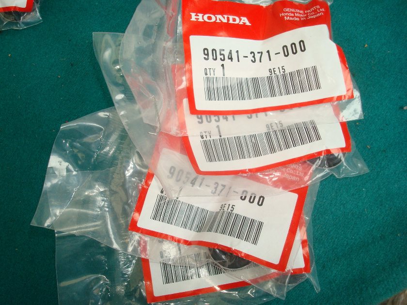 Goldwing GL1000 75 to 87 Head cover bolt seal set of 4