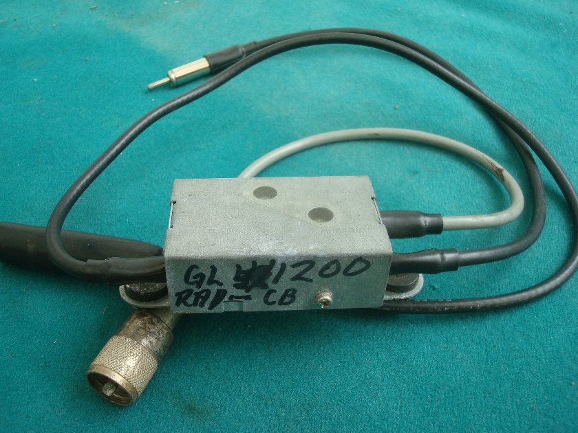 Goldwing GL1200 84 to 87 Antenna splitter / joiner