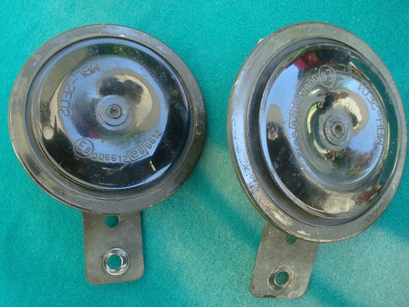 Goldwing GL1500 88 to 00 Set of matched two tones horns