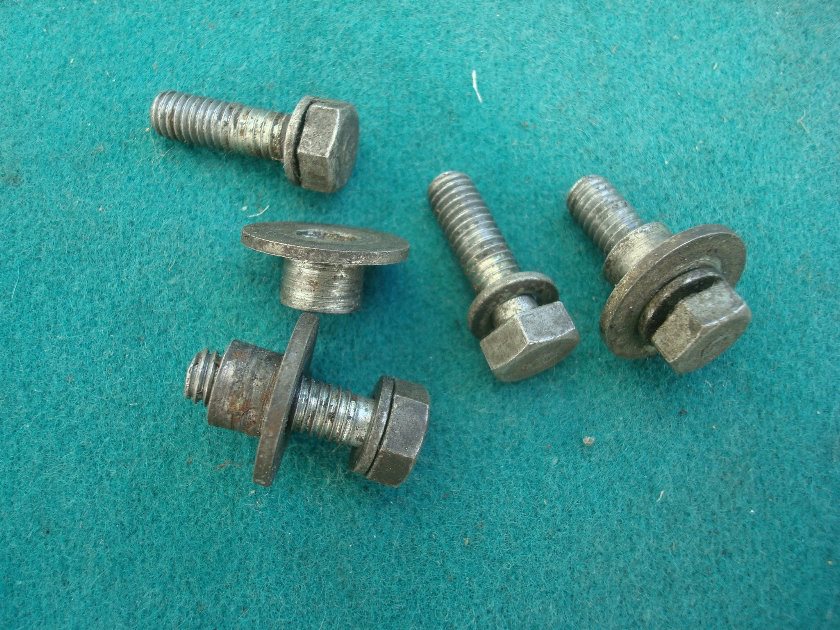 Goldwing GL1000 75 to 77 Front fender bolts and steel grommet ferrules