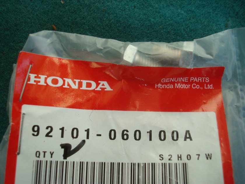 Goldwing GL1000 75 to 79 Front fender bolts (2 of) 92101-06010-0A