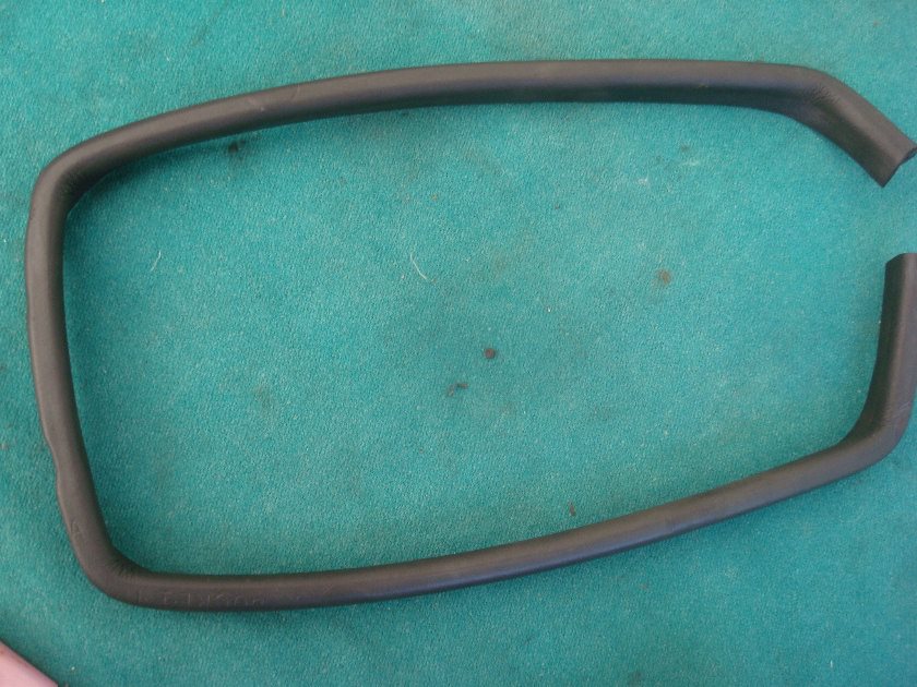 Goldwing GL1200 84 to 87 Fairing pocket seal, either side