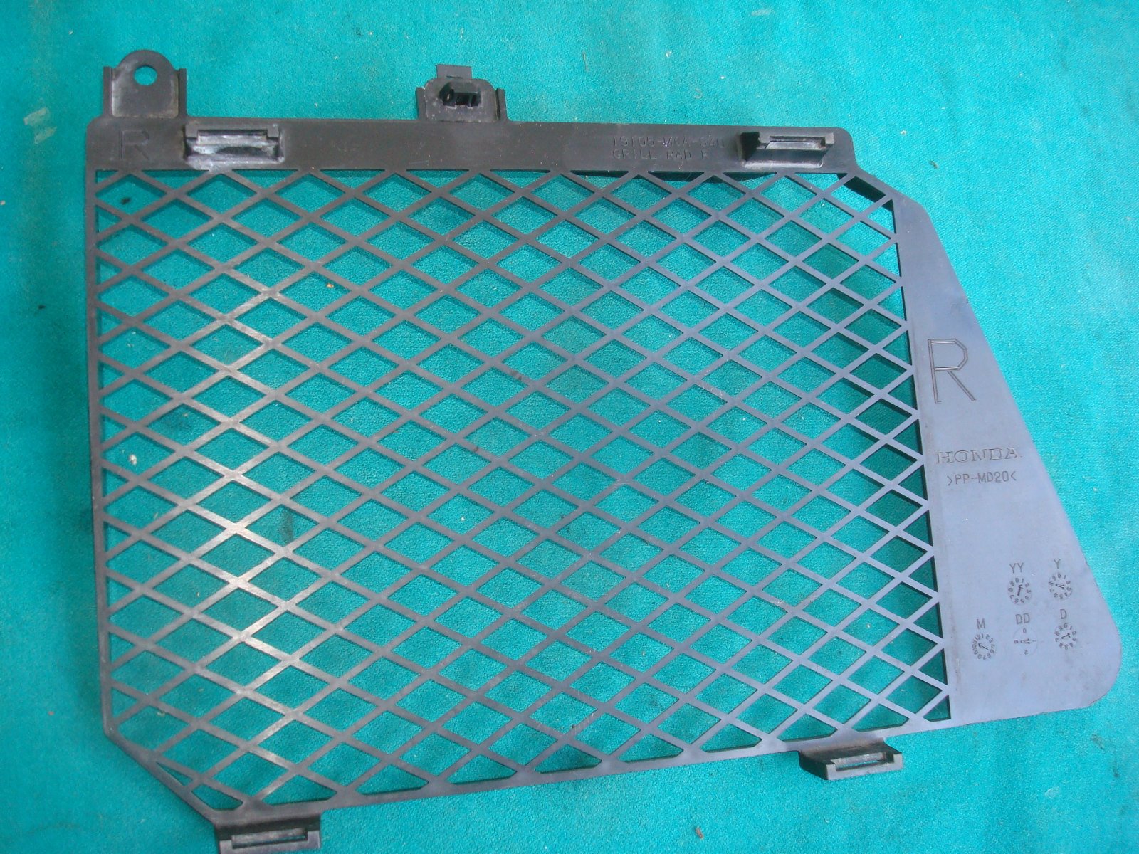 Goldwing GL1800 01 to 05 GRILLE, R. RADIATOR 19105-MCA-000