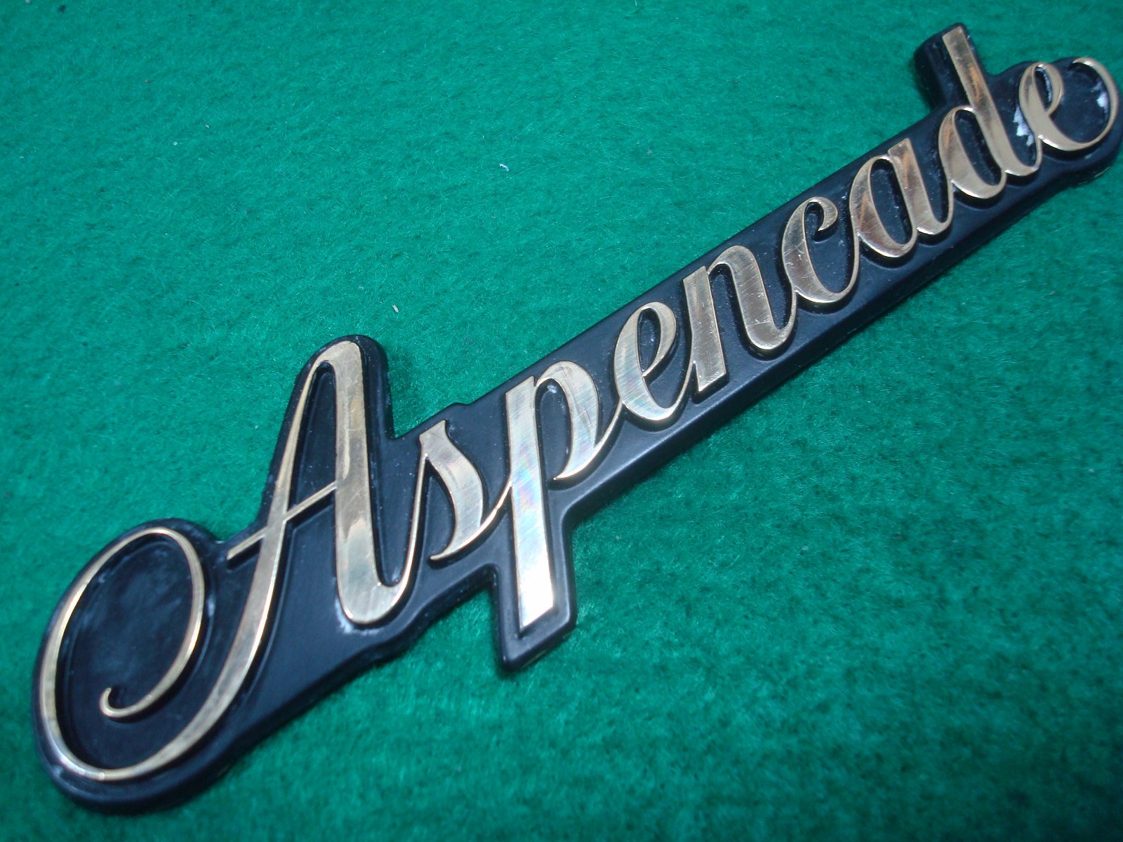 Goldwing GL1100 82-83 ASPENCADE Emblem, saddlebag (R or L) 87112-MB9-870