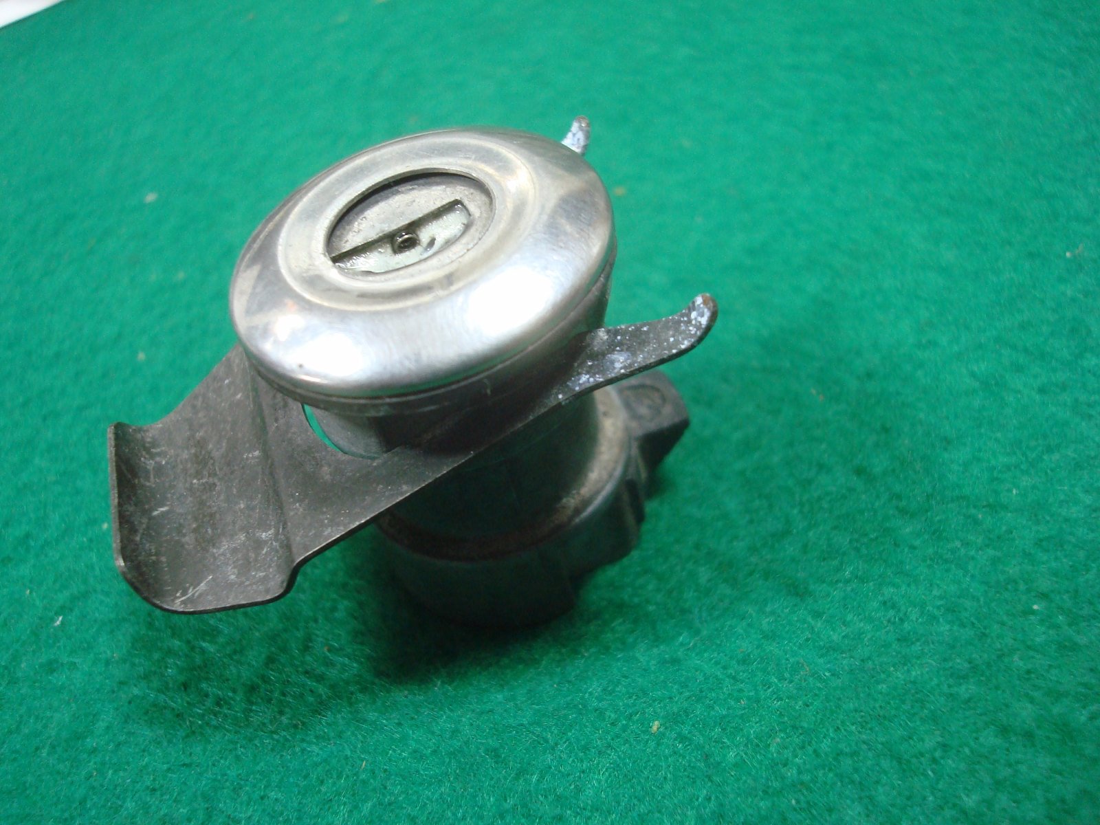 Goldwing GL1100, 12,15 80 to '00 SW10 LOCK, FILLER LID 37220-439-007