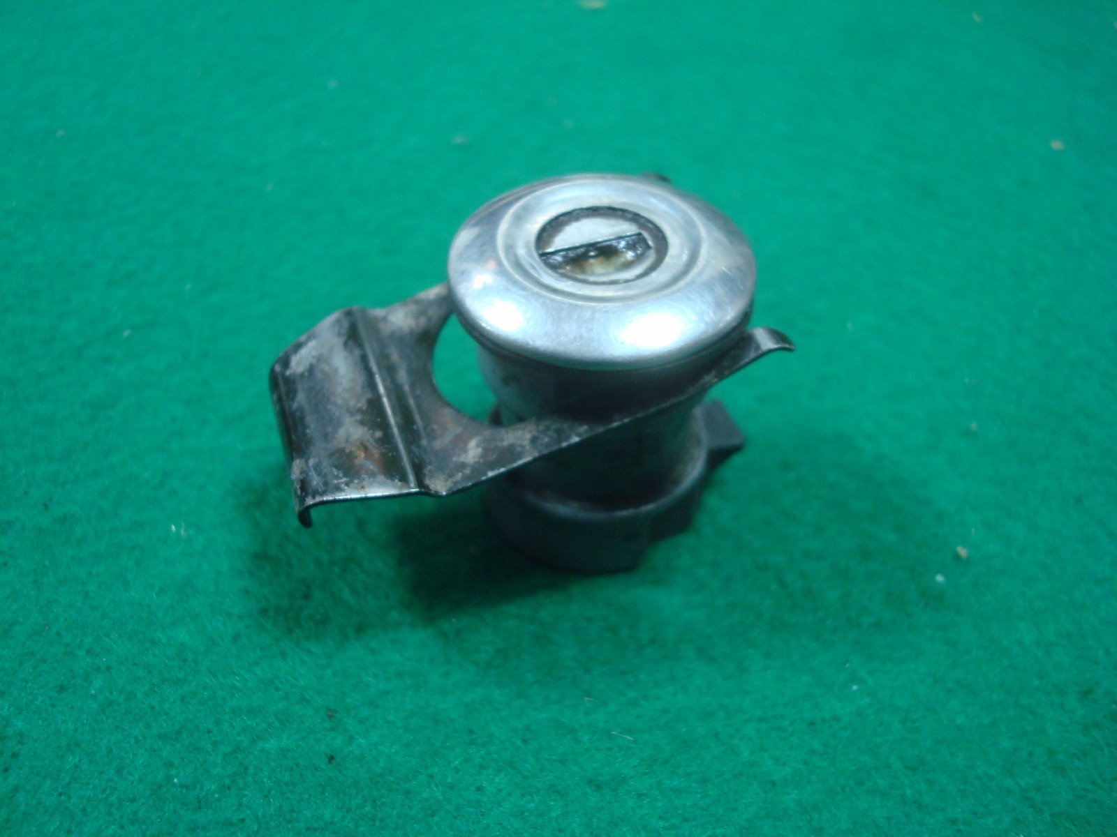 Goldwing GL1100, 12,15 80 to '00 SW11 LOCK, FILLER LID 37220-439-007