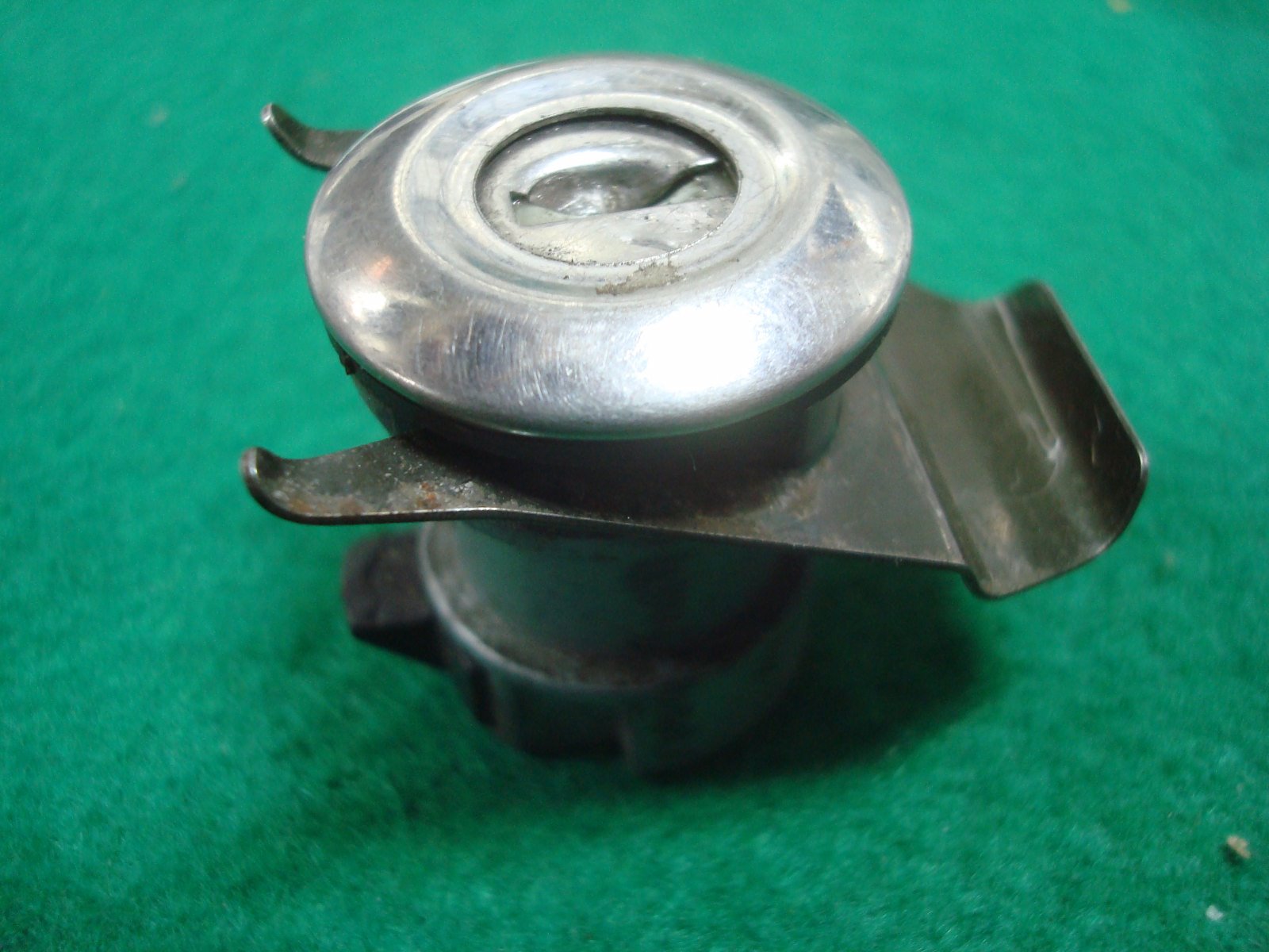 Goldwing GL1100, 12,15 80 to 87 SW13 LOCK, FILLER LID 37220-439-007