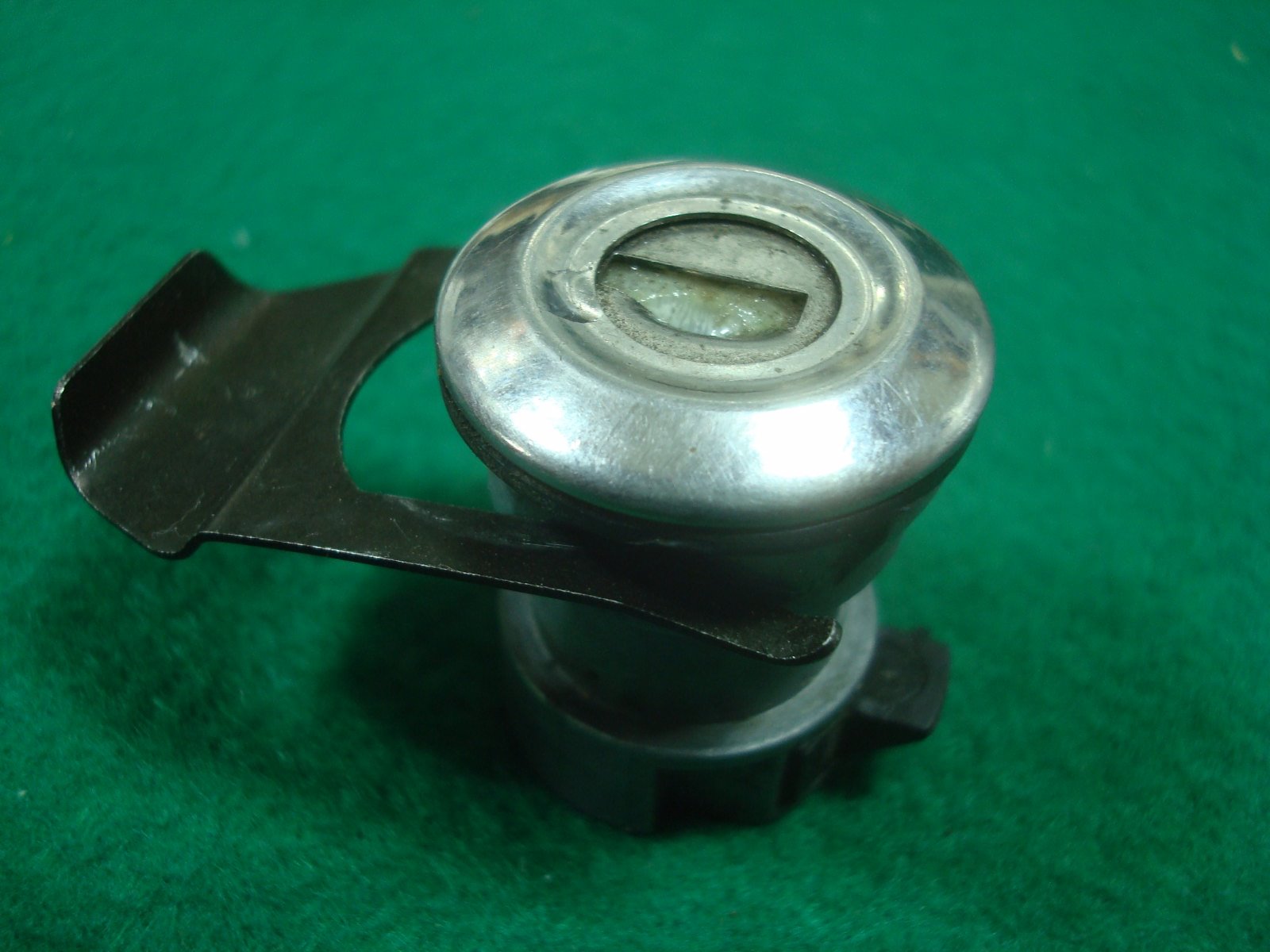 Goldwing GL1100, 12,15 80 to '00 LOCK, FILLER LID 37220-439-007