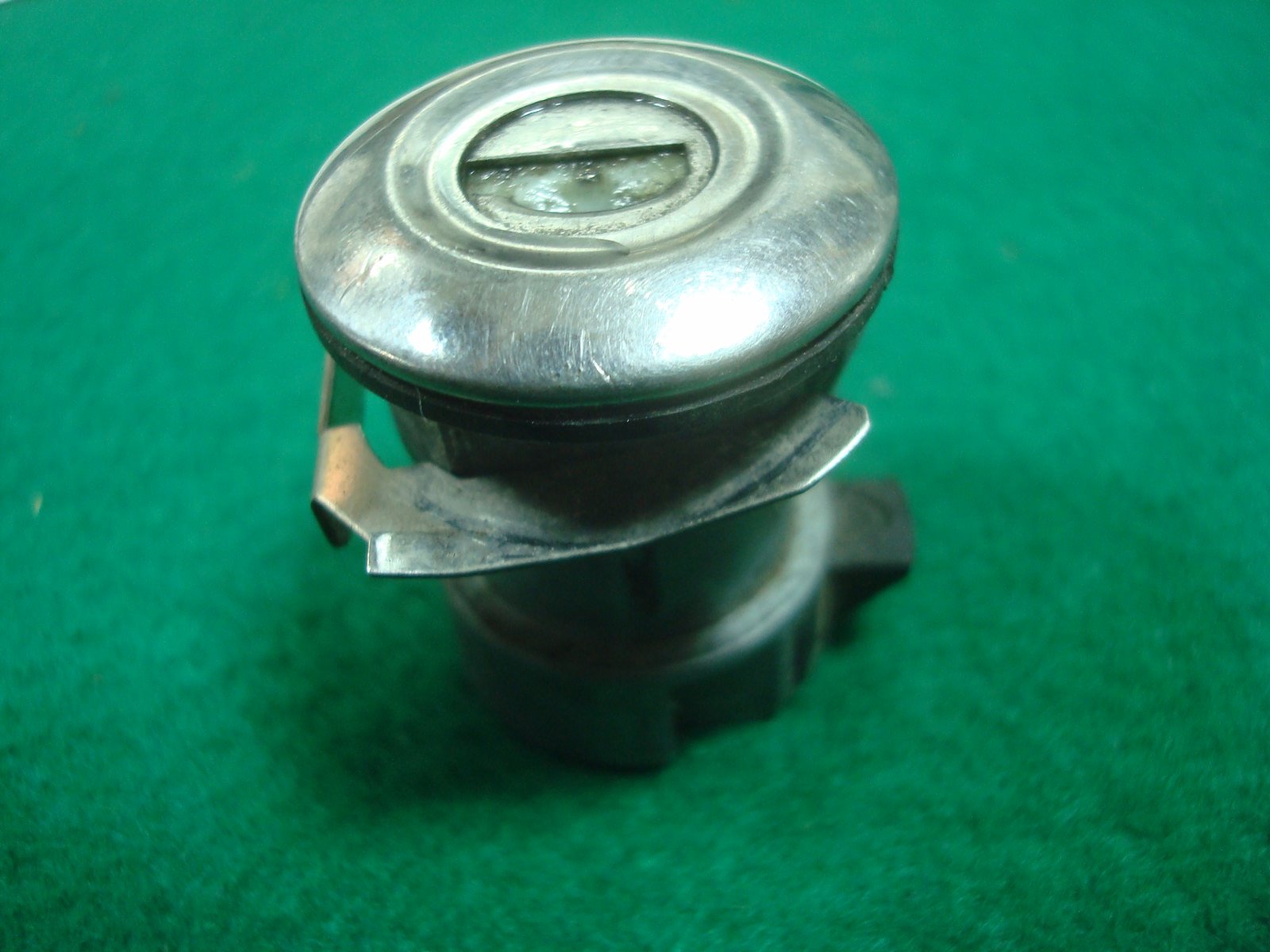 Goldwing GL1100, 12,15 80 to '00 SW16 LOCK, FILLER LID 37220-439-007