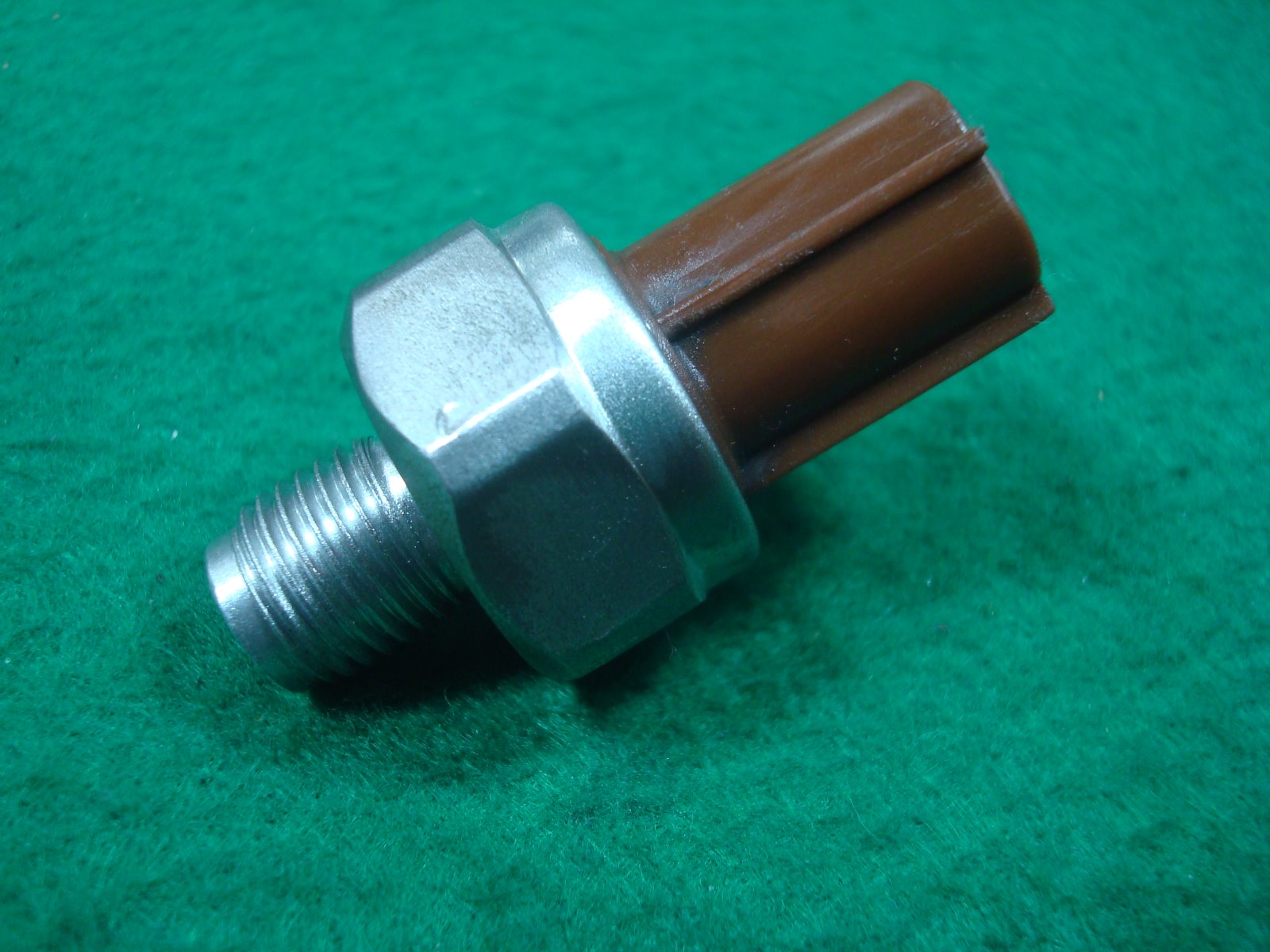 Goldwing GL1800 01 to 17 A, B, C A, B, C SENSOR ASSY., KNOCK 30530-MCA-003