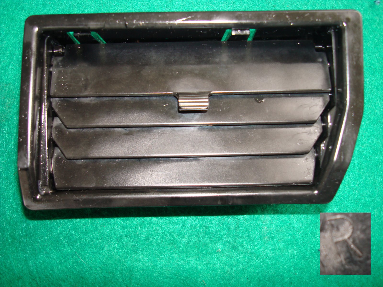 Goldwing GL1500 89 to 00 OUTLET ASSY., R. FRESH AIR 64445-MN5-000