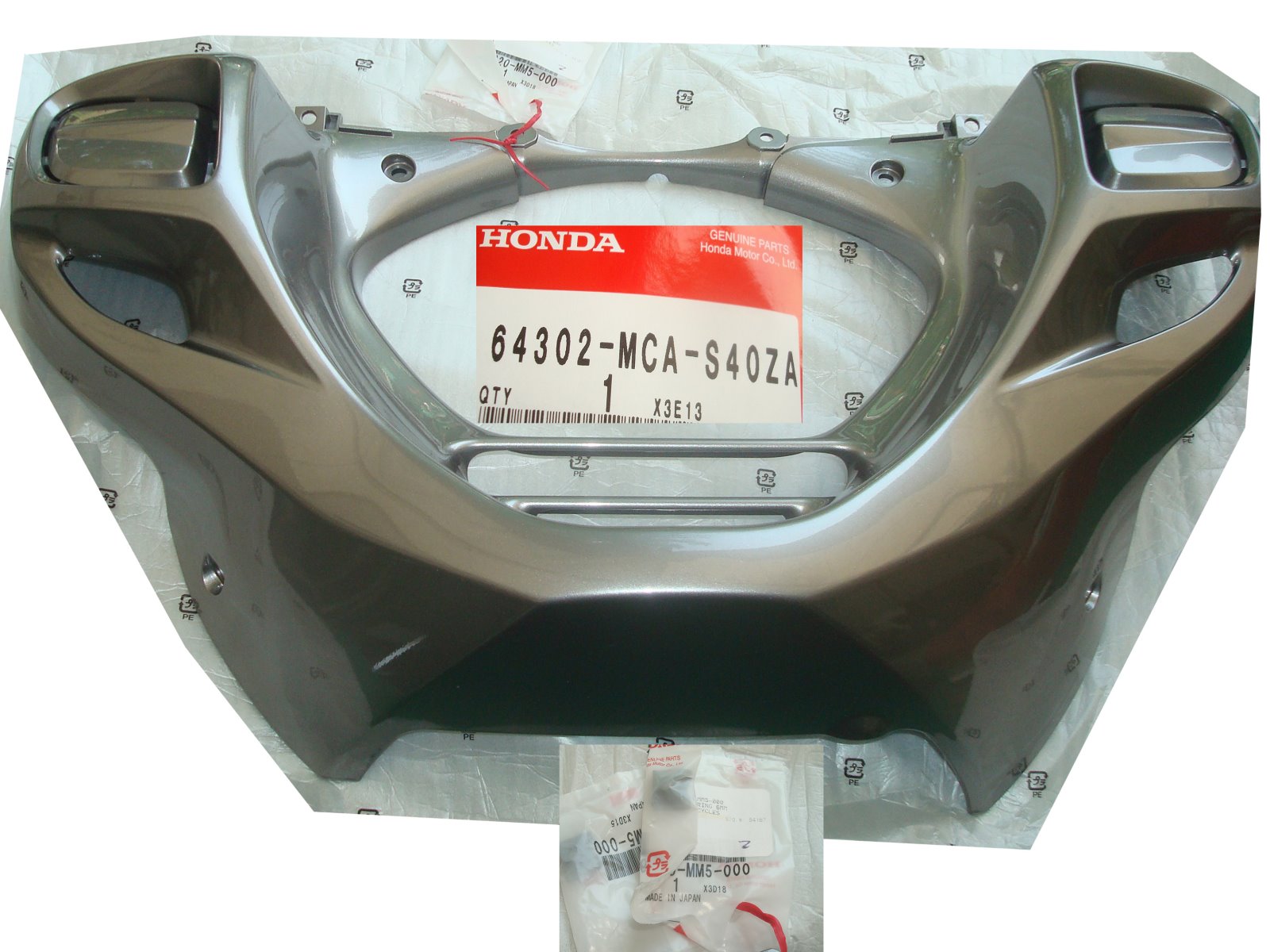 Goldwing GL1800 12 to 17 OEM Honda lower front cowl 64302-MCA-S40ZA