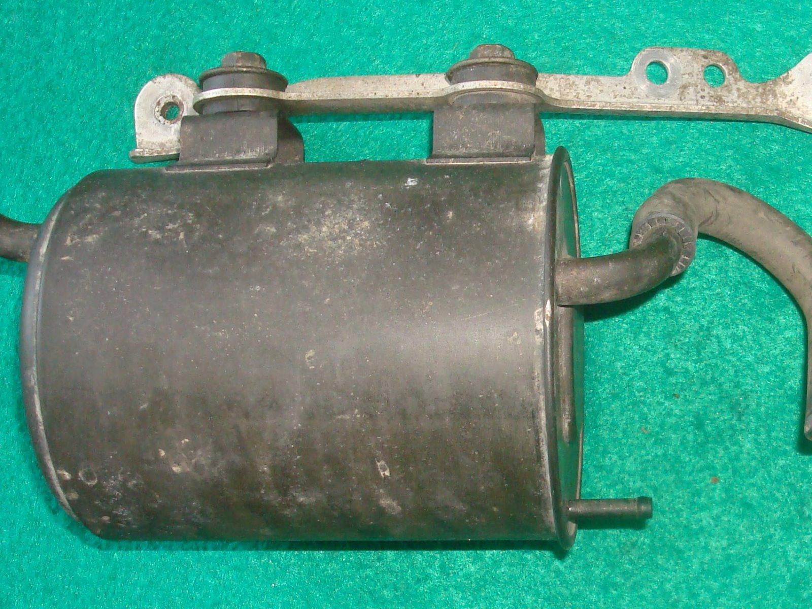 Goldwing GL1800 01 to 02 Cannister, on mount 17410-MCA-000