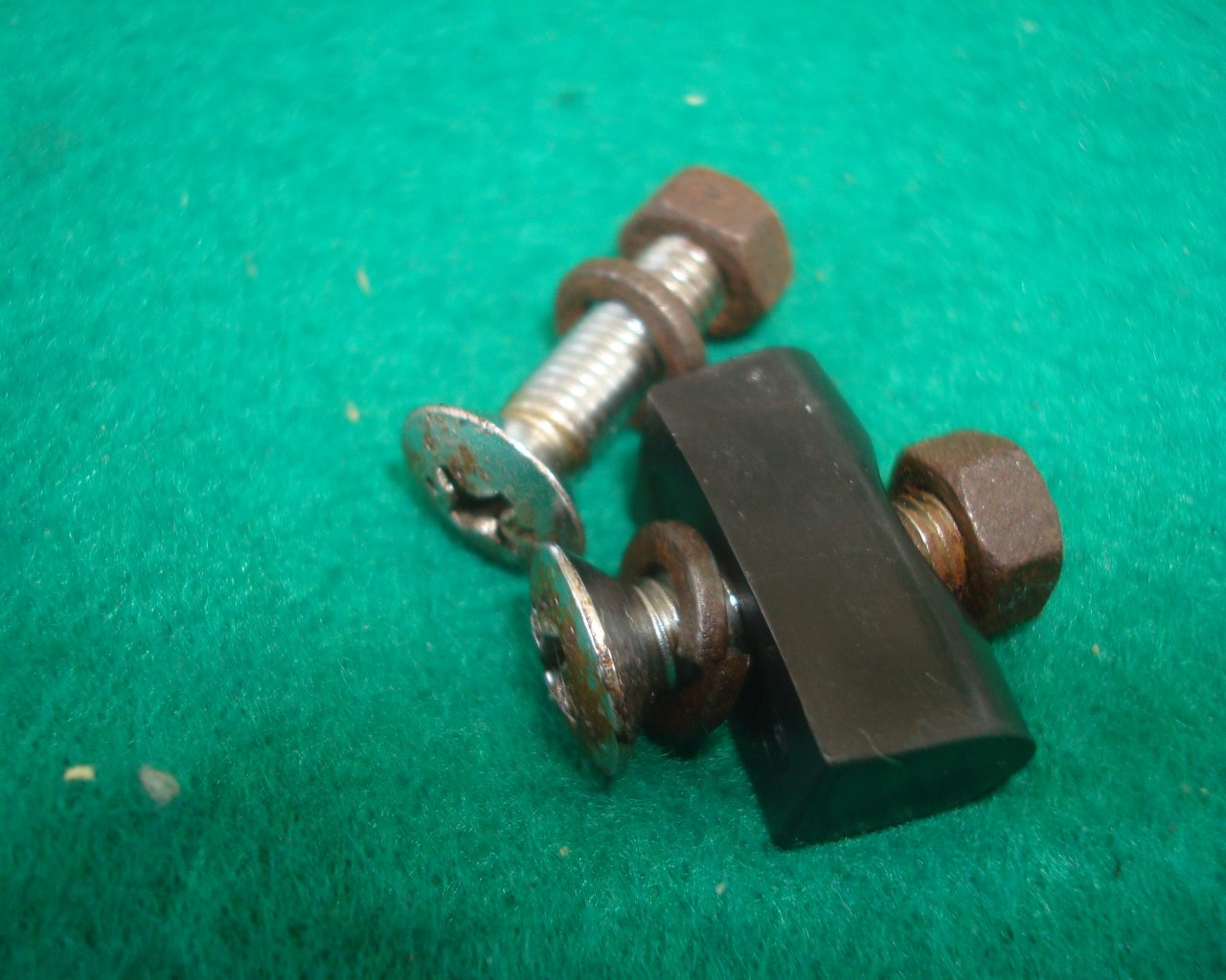 Goldwing GL1000 75 to 77 Fender brace bolt set and grommet spacer