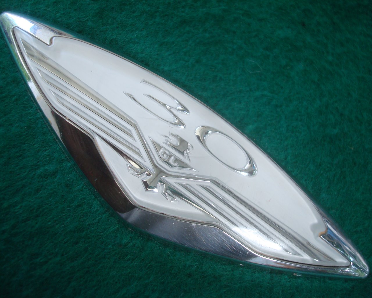 Goldwing GL1800 2005 Garnish Emblem 30 Aniversary 64180-MCA-A40