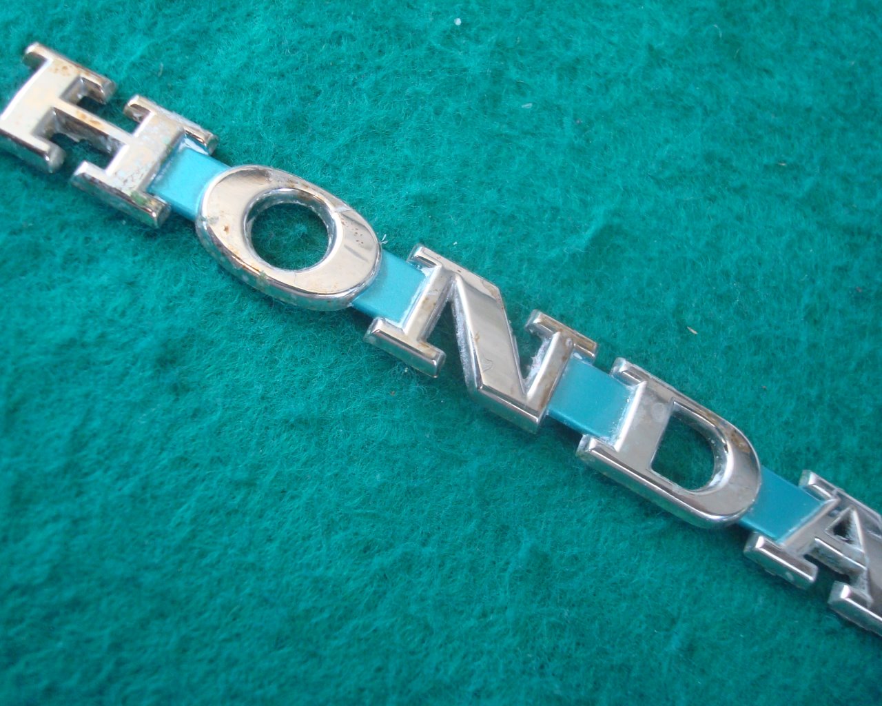 Goldwing GL1500 92 to 93 Trunk or rear saddlebag Emblem B134M BARBADOS BLUE
