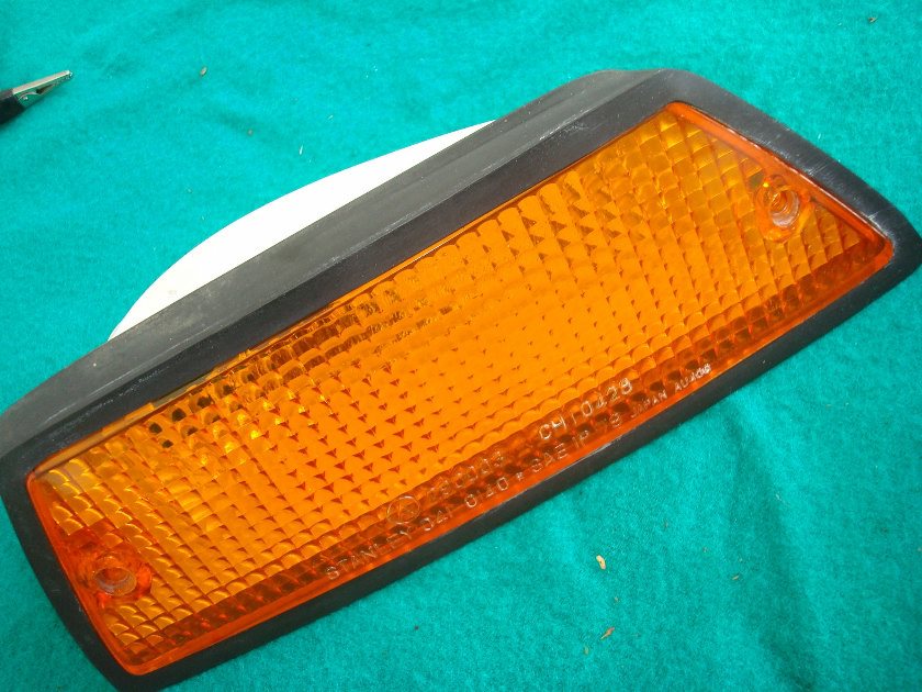 Goldwing GL1100 80 81 82 83 Right Hand fairing signal light housing & lens