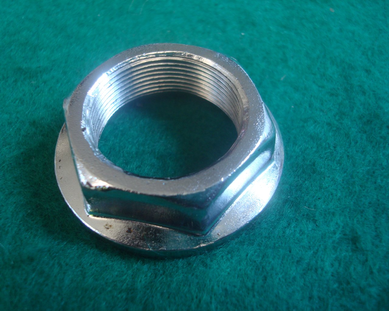 Goldwing GL1800 01 to 17 Steering stem top nut 90304-MJ4-670