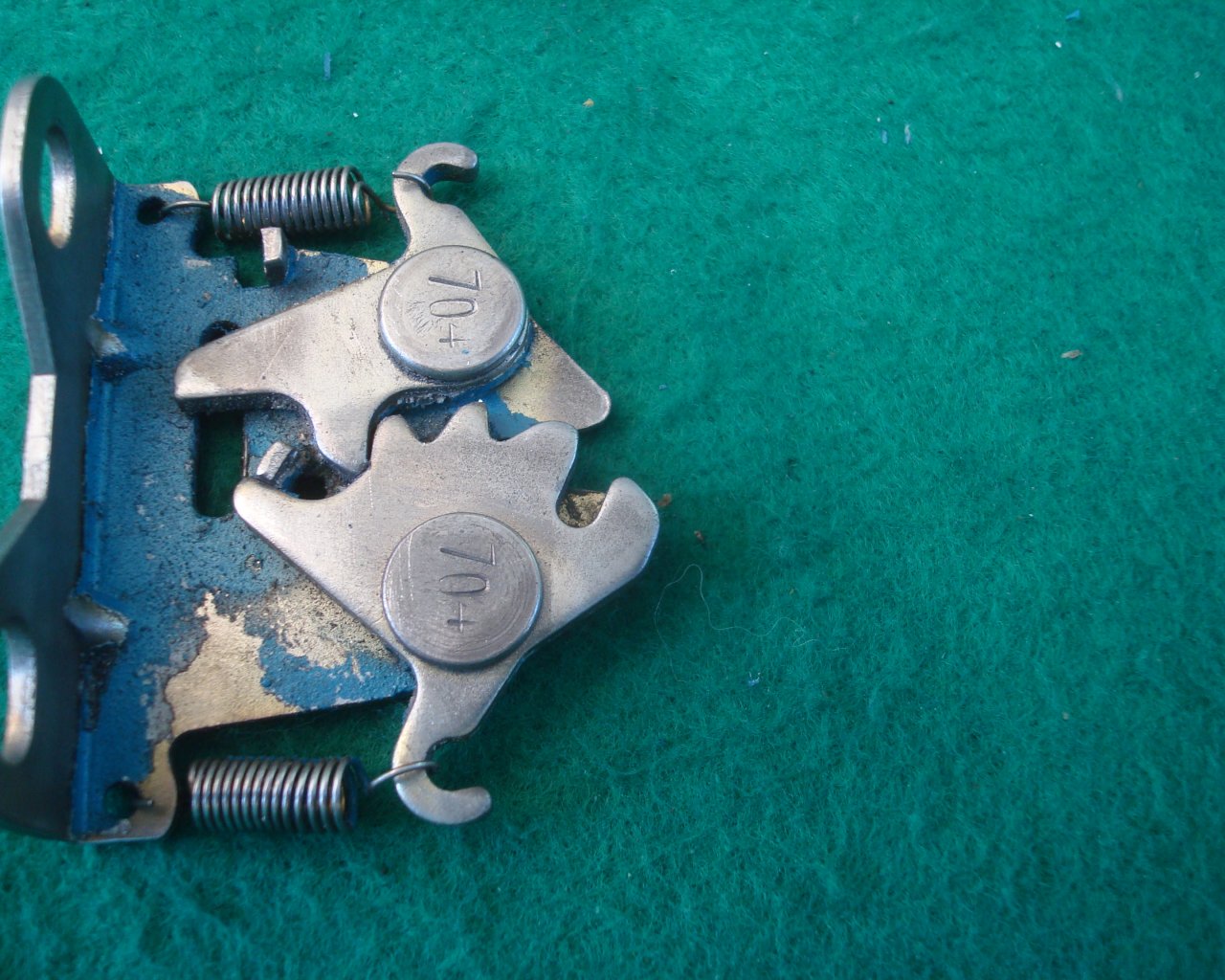 Goldwing GL1000 75 to 77 Faux tank lid latch mechanism assembly 50436-371-003