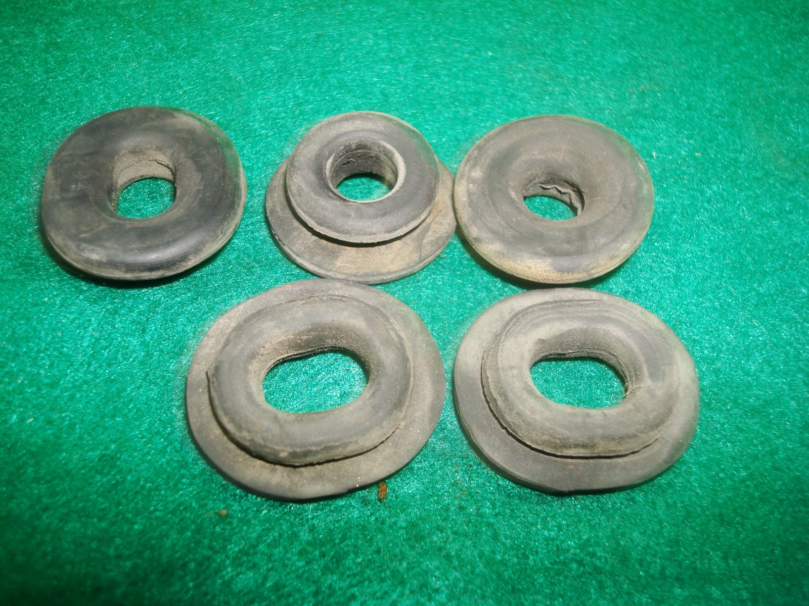 Goldwing GL1100 80 to 83 Side cover Grommets (5 of)