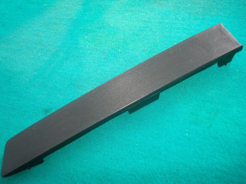 Goldwing GL1500 88 to 00 MOLDING, R. FR. SIDE 64205-MN5-000
