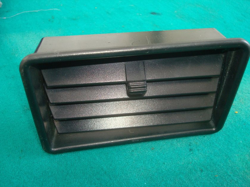 Goldwing GL1200 84 to 87 Right hand shelter vent,