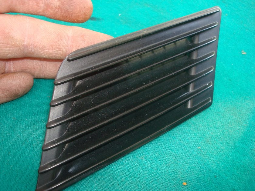 Goldwing GL1200 86-87 Left hand fairing garnish intake vent, late model