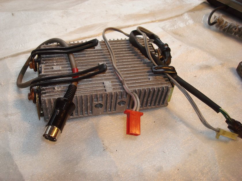 Goldwing GL1200 84 to 87 Radio amplifier power supply