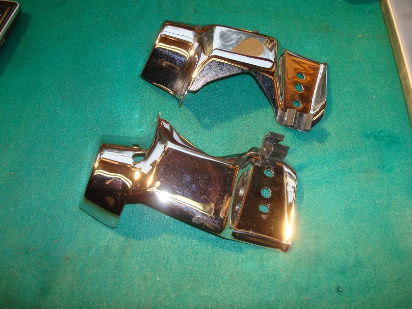Goldwing GL1200 84-87 Carburetor trims L + R, with plug-wire clips