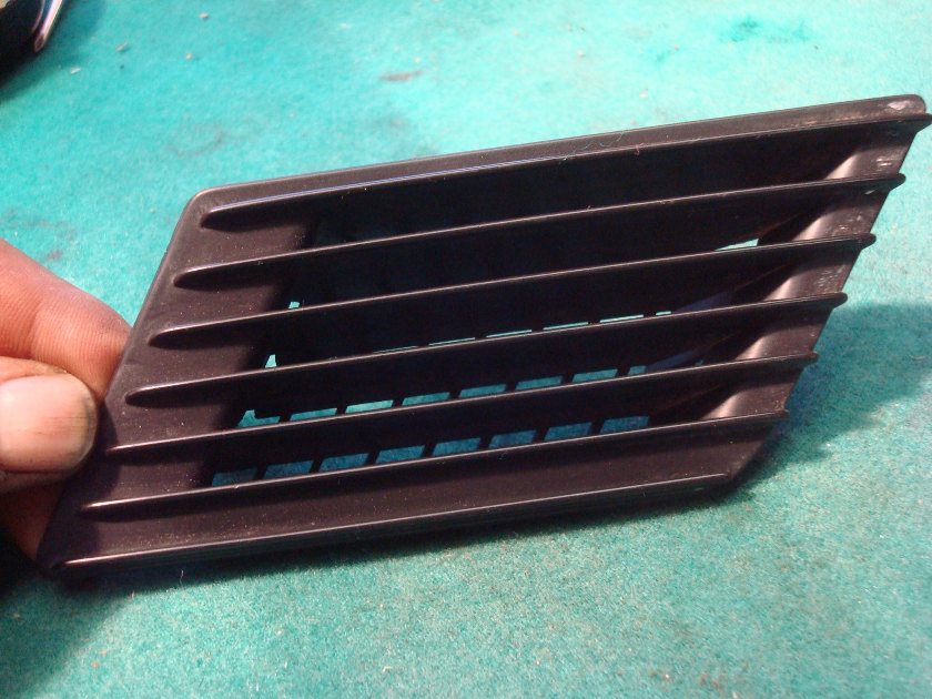 Goldwing GL1200 85 to 87 LEFT hand fairing inlet grille