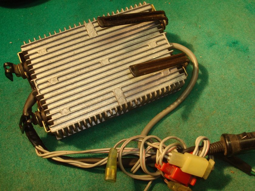 Goldwing GL1200 85 to 87 Power source amplifier , on mount, with fasteners