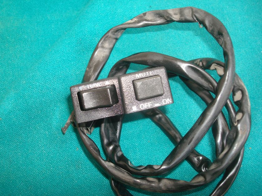 Goldwing GL1200 84 to 85 Tune & Mute switch