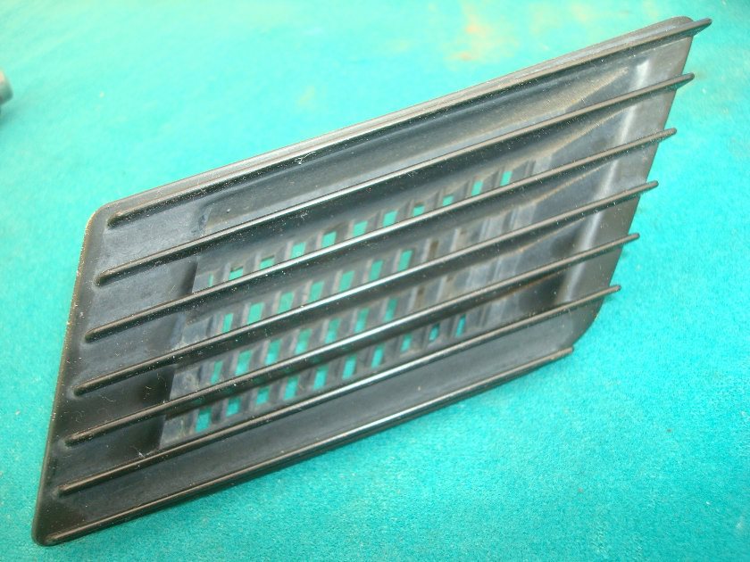 Goldwing GL1200 84 RIGHT hand fairing intake grille