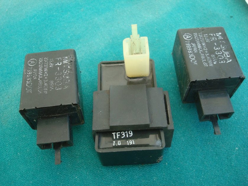 Goldwing GL1500 88 to 00 Relay set: TF109 + (2of) of FR3308 Flashers