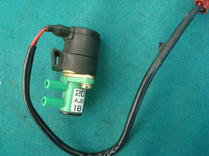 Goldwing GL1500 88 to 00 Vacuum Solinoid 20 AJ3 18