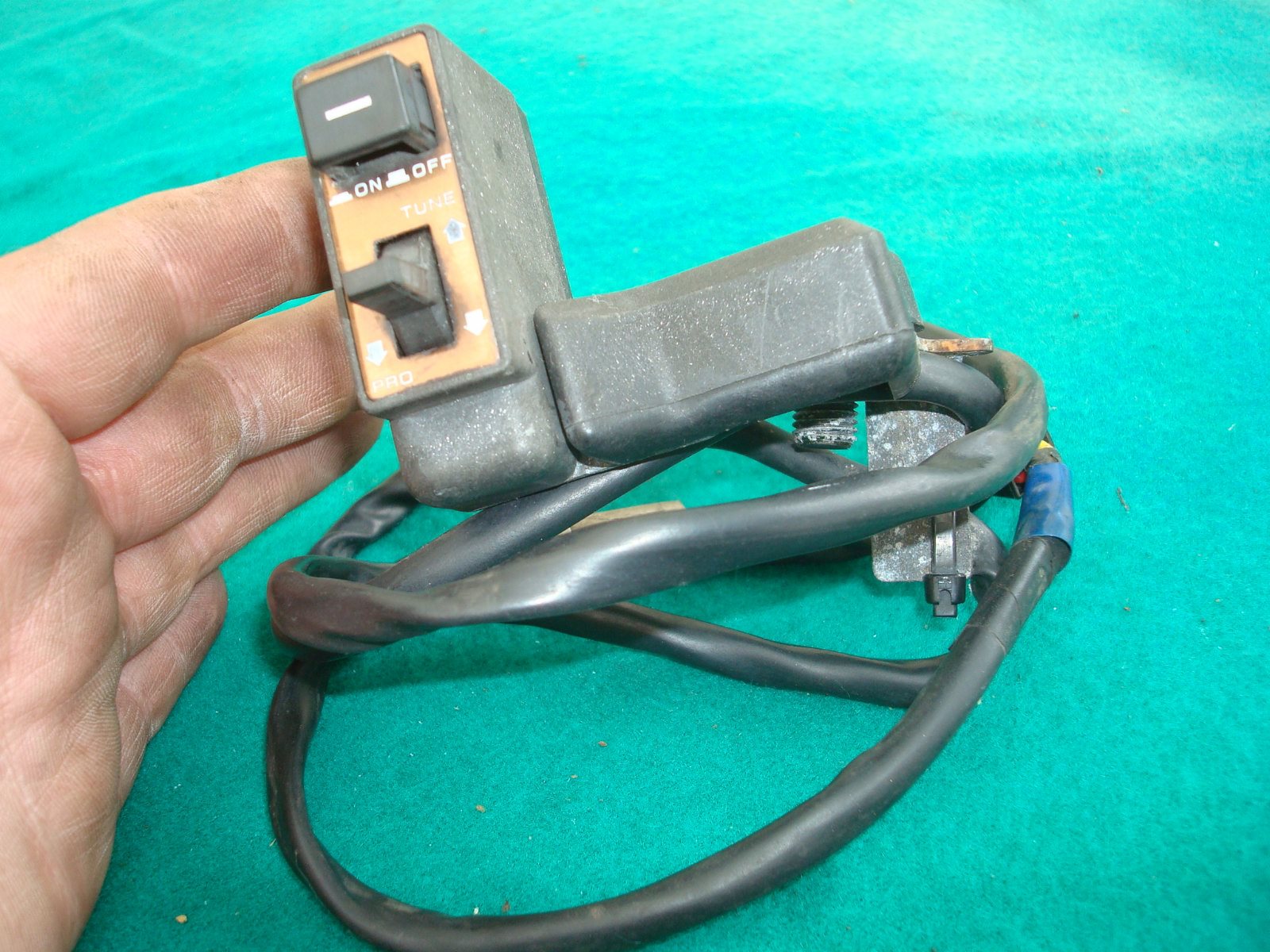 Goldwing GL1200 84 to 85 Tune and mute controls