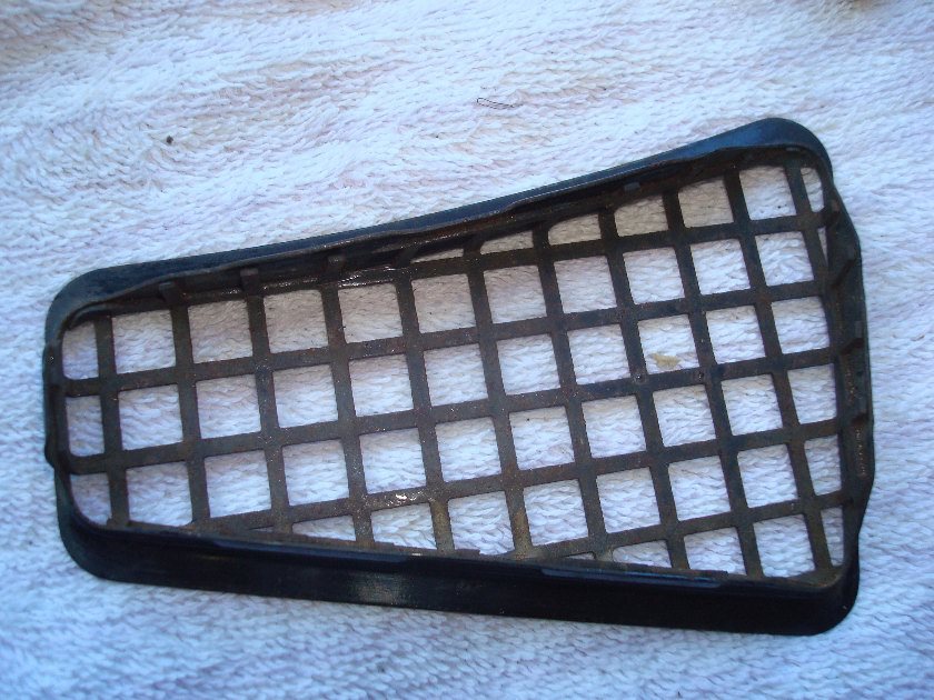 Goldwing GL1100 80 81 82 83 Fairing vent grate Right side