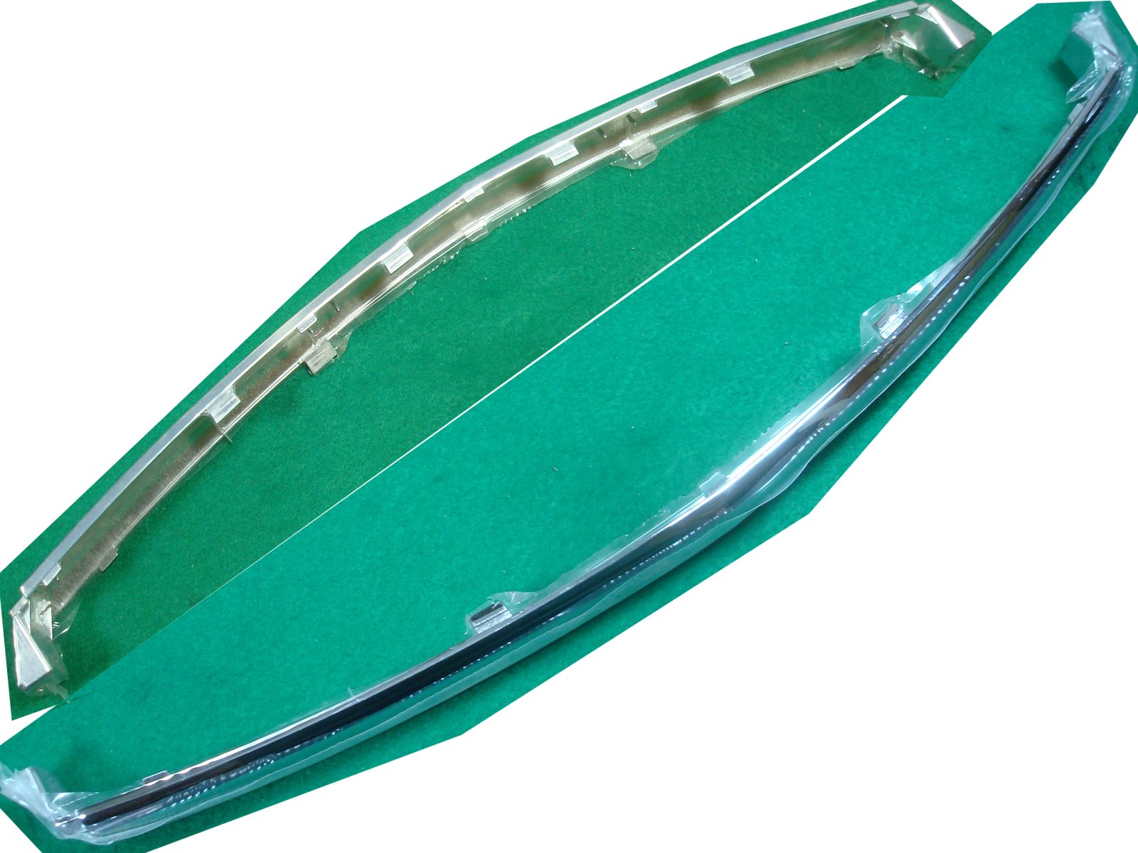 Goldwing GL1800 01 to 10 Molding, Trunk center