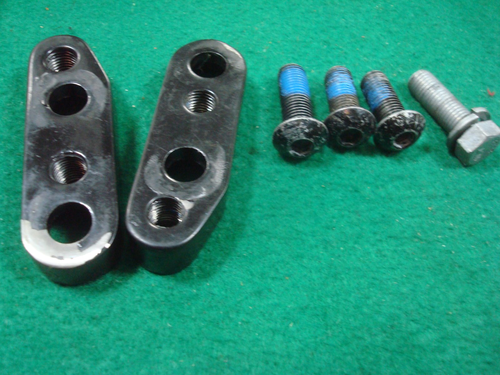 Goldwing GL1800 01 to 17 Handlebar Bar Mount Clamps Risers