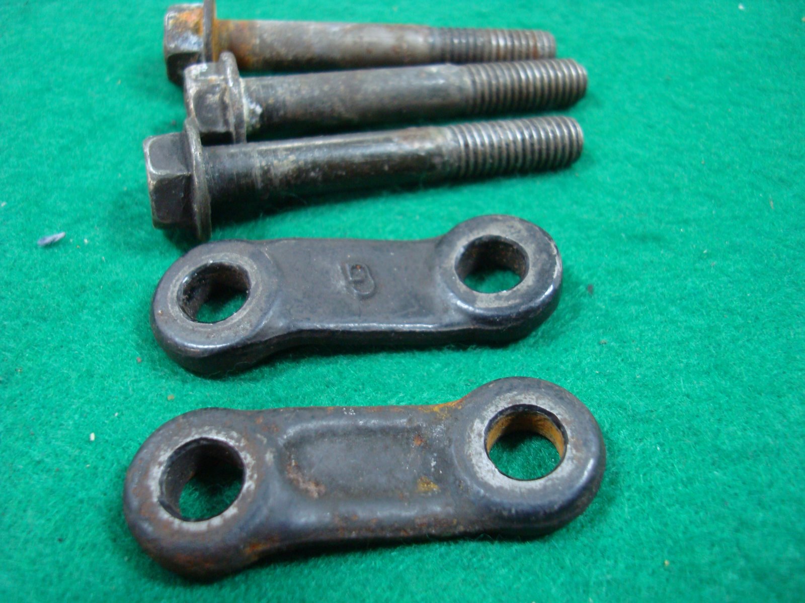 Goldwing GL1200 84 to 87 (A) (A) Bridge, Caliper Bracket SET 45113-MB7-610