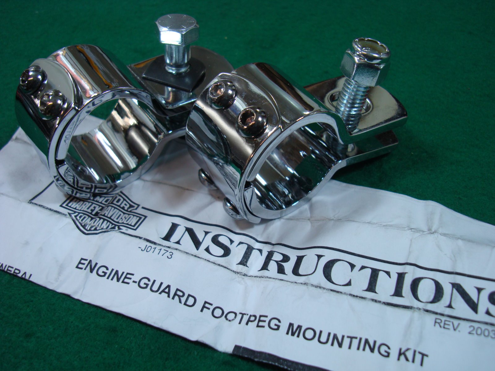** Harley Davidson Universal Three piece Footpeg Chrome clamp 50903-85T