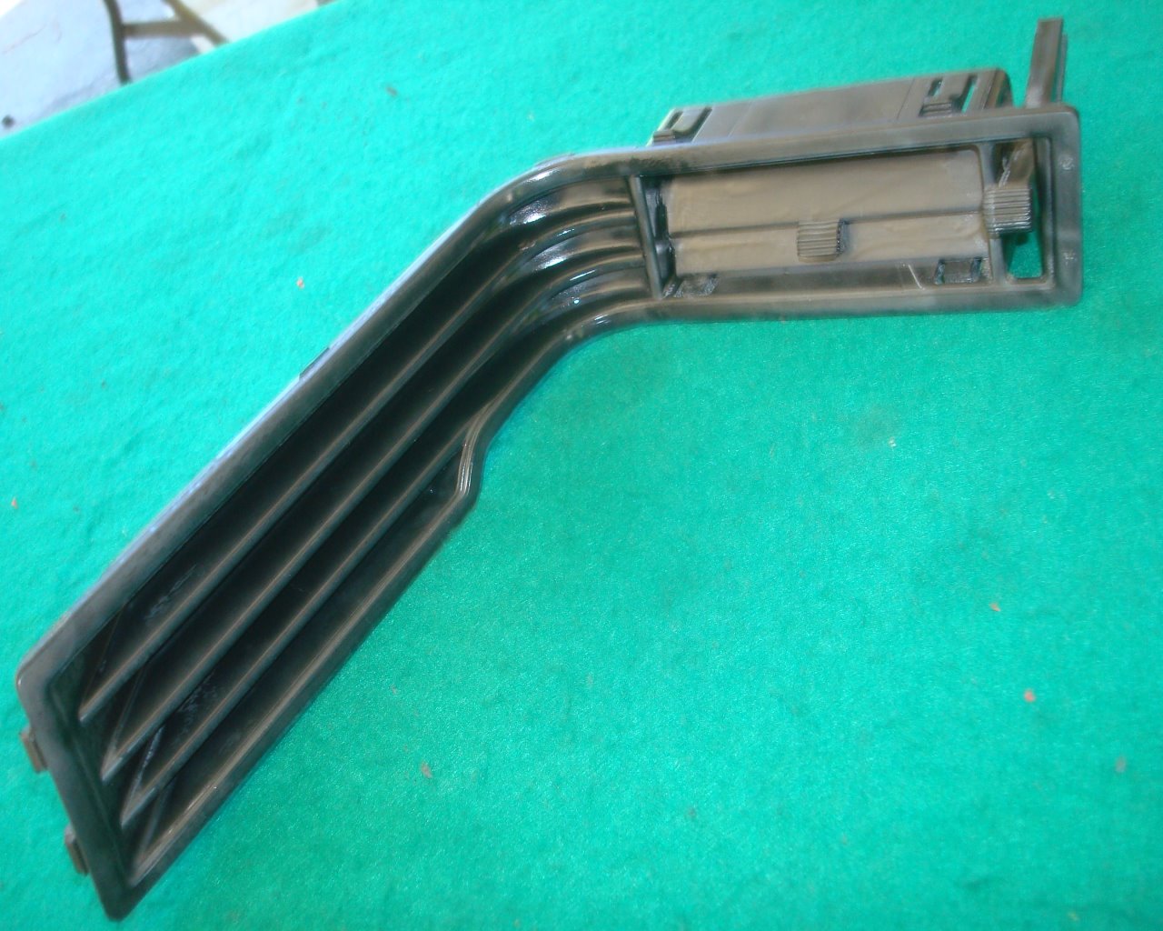 Goldwing GL1500 88 to 00 Outlet assem, RIGHT  Hot Air 64470-MN5-000